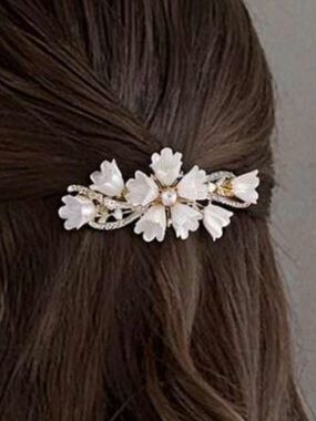 Elegant White Floral Pearl Hair Barrette